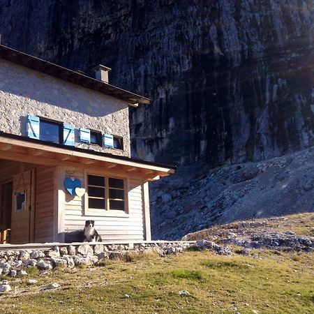 Rifugio Velo Della Madonna Hotel ซานมาร์ตีโนดีกัสตรอสซา ภายนอก รูปภาพ