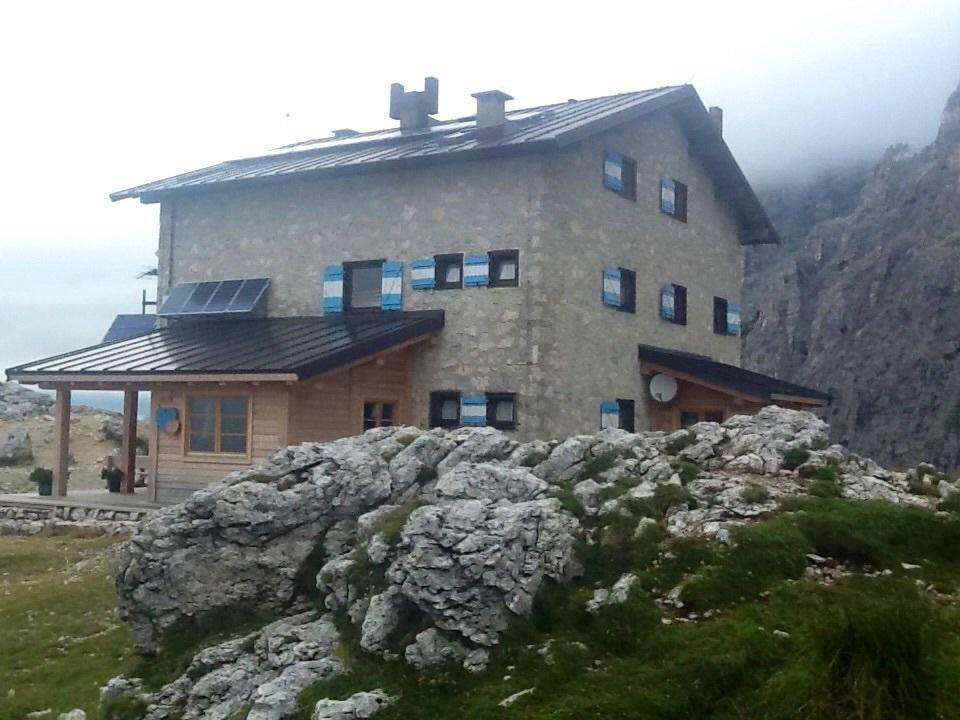 Rifugio Velo Della Madonna Hotel ซานมาร์ตีโนดีกัสตรอสซา ภายนอก รูปภาพ