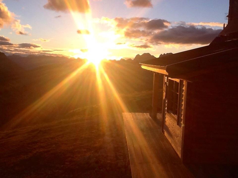 Rifugio Velo Della Madonna Hotel ซานมาร์ตีโนดีกัสตรอสซา ภายนอก รูปภาพ