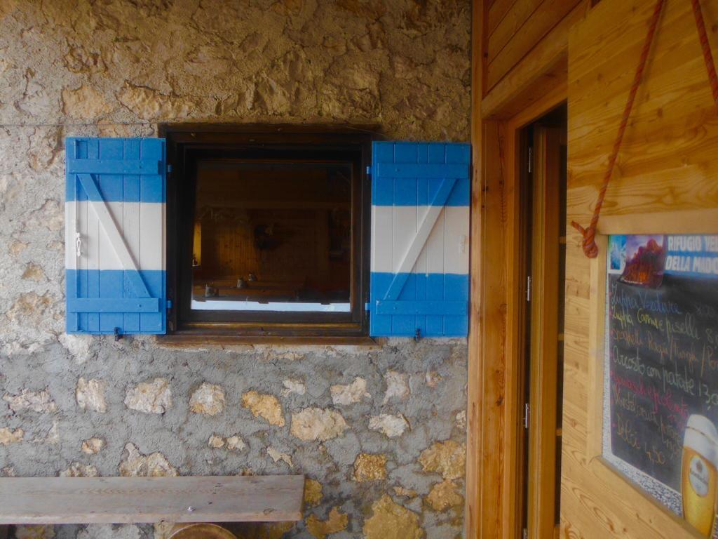 Rifugio Velo Della Madonna Hotel ซานมาร์ตีโนดีกัสตรอสซา ภายนอก รูปภาพ