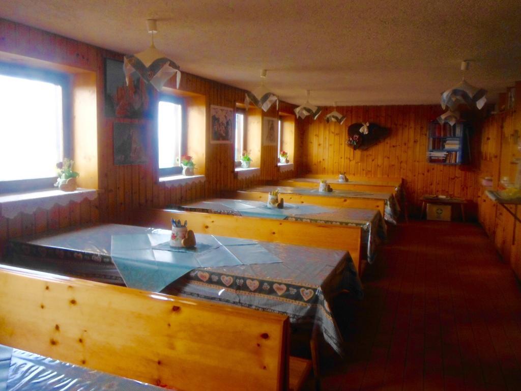 Rifugio Velo Della Madonna Hotel ซานมาร์ตีโนดีกัสตรอสซา ภายนอก รูปภาพ
