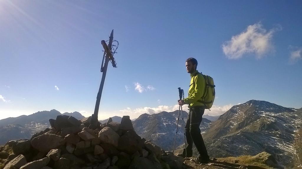 Rifugio Velo Della Madonna Hotel ซานมาร์ตีโนดีกัสตรอสซา ภายนอก รูปภาพ